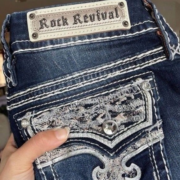 Rock Revival Betty. Mid rise skinny. Sz 26